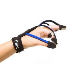 Une main portant le MusicGlove pendant des exercices de rééducation après un accident vasculaire cérébral.